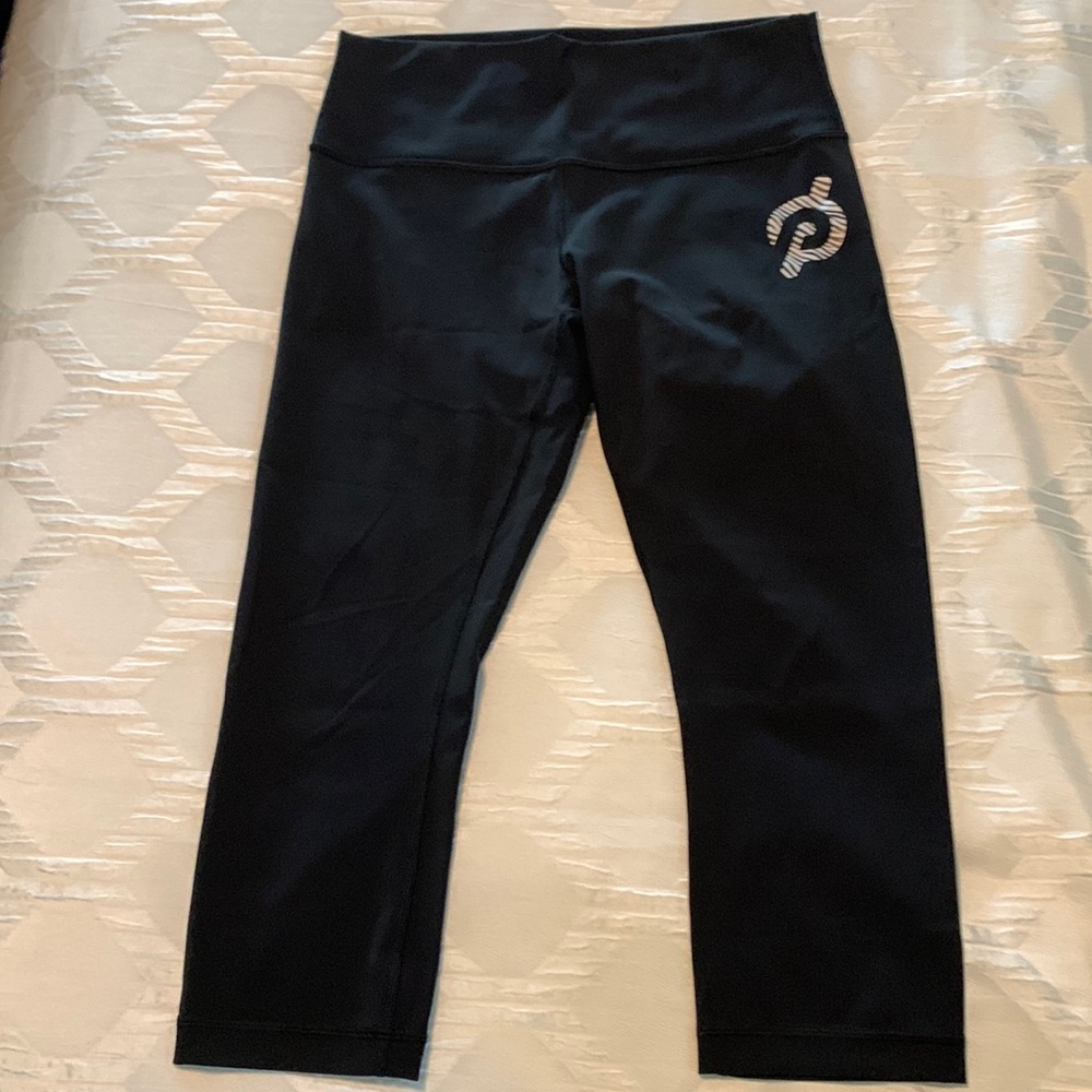 Excellent used condition high waist Lululemon leggings with Peloton logo.